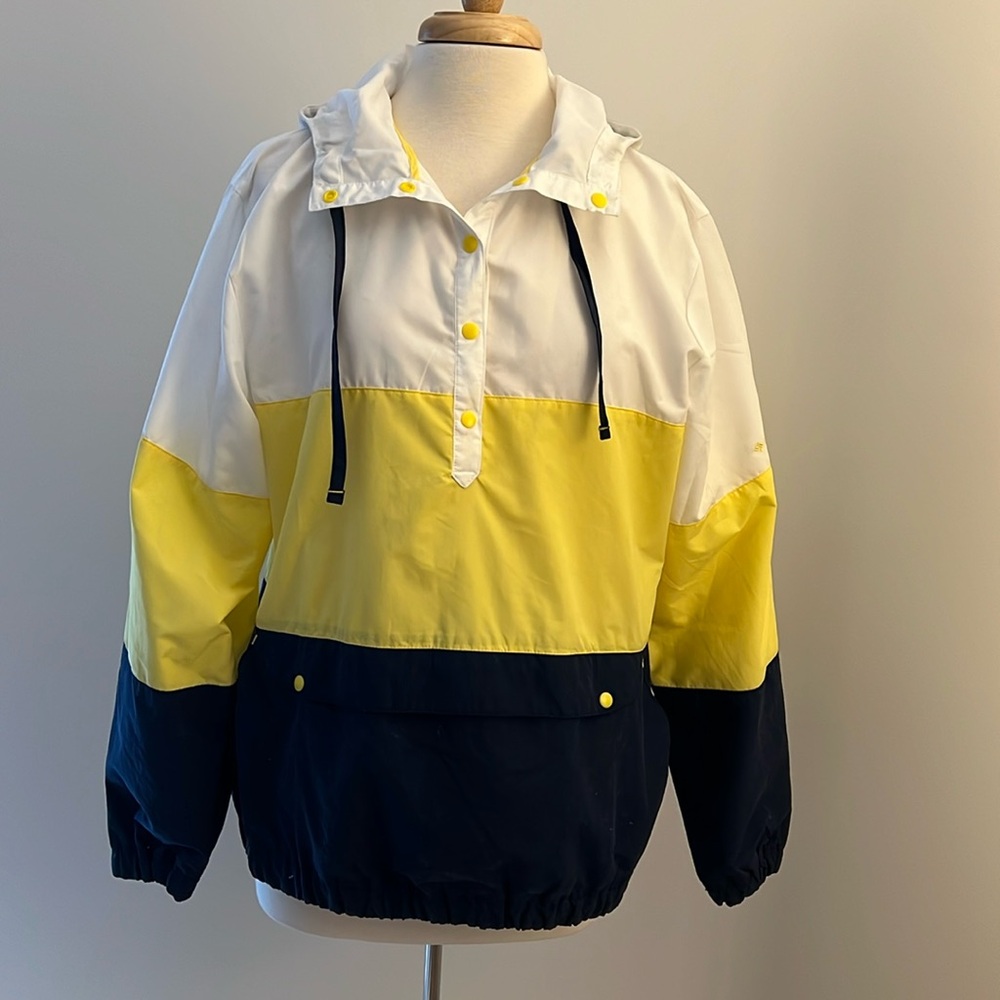 Columbia PFG Rain Pullover with side and front pockets. Size L